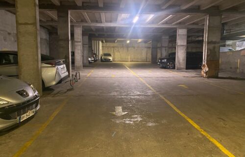 Parking près de l'arrêt Quatre Routes - Asnières sur Seine