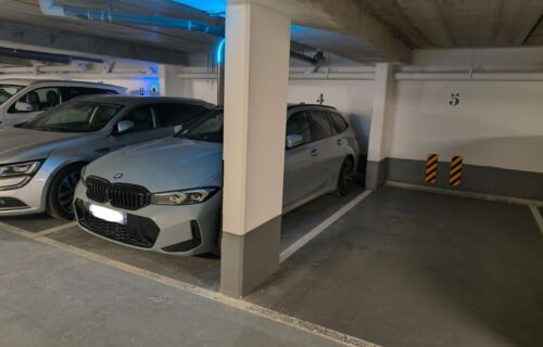 Parking sécurisé avec borne électrique rue du Ruisseau 75018