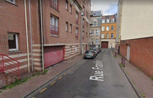 Location 1 place de parking dimension handicapée sous-sol
