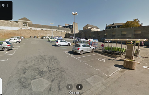 Place de parking - non couverte - plein centre ville