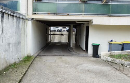 A louer Parking a 4 minutes de la gare de Bondy