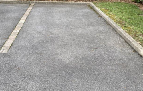 Place de parking extérieure accessible 24h/24h