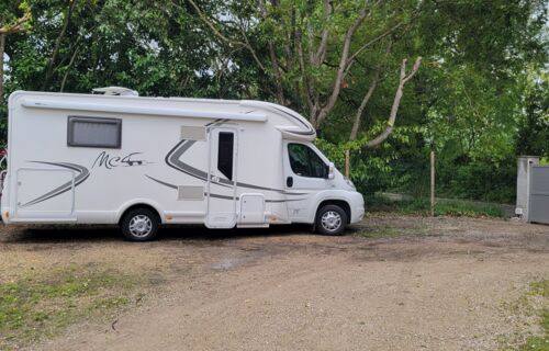 Places pour tout véhicule y compris camping car