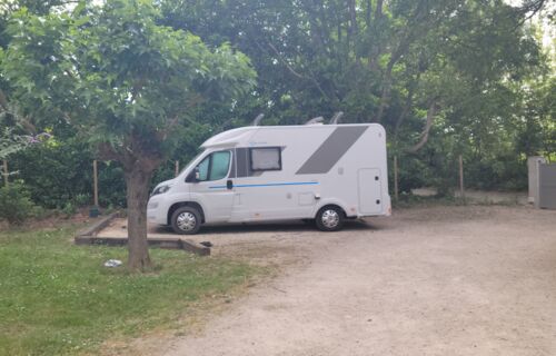 Places pour tout véhicule y compris camping car