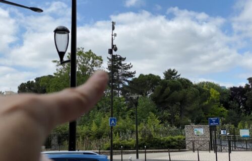 Parking "double box" intérieur avec porte dans quartier sécurisé