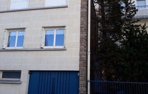 Emplacement parking couvert.