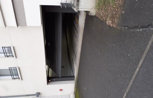 Parking sécurisé à  côté gare RER de Cergy le haut