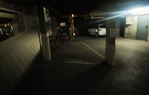 Parking en face de l'arrêt de métro La Motte Piquet Grenelle.