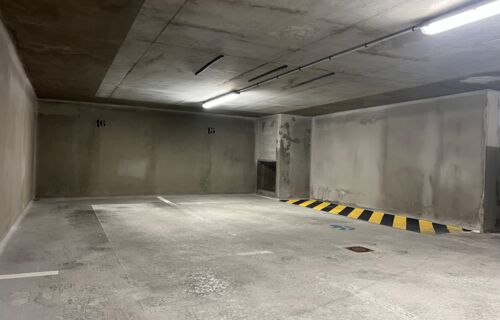 Parking situé à Asnieres