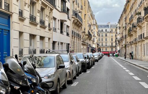 Parking sécurisé en sous-sol Rue de Naples quartier Villiers / Europe accès 24/24