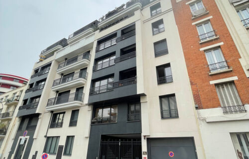 Place de parking privée (Immeuble surveillé, accès 24h/24 avec un bip) sur Clichy 92110