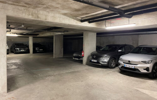 Place de parking privée (Immeuble surveillé, accès 24h/24 avec un bip) sur Clichy 92110