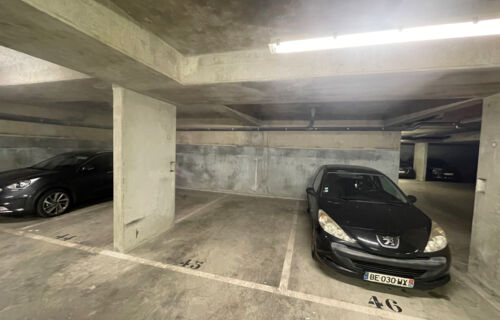 Place de parking privée (Immeuble surveillé, accès 24h/24 avec un bip) sur Clichy 92110
