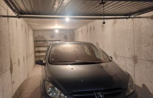 Garage double fermé souterrain 28m2 à 5mn du bus, proche de l'aéroport de Genève