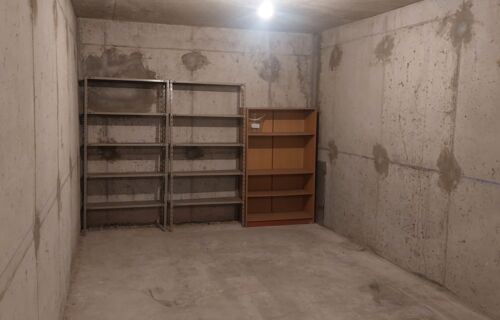 Garage double fermé souterrain 28m2 à 5mn du bus, proche de l'aéroport de Genève