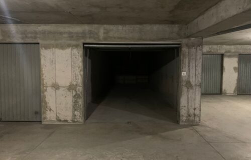 Garage double fermé souterrain 28m2 à 5mn du bus, proche de l'aéroport de Genève