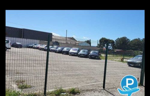 Parking près de l'aéroport de marignane