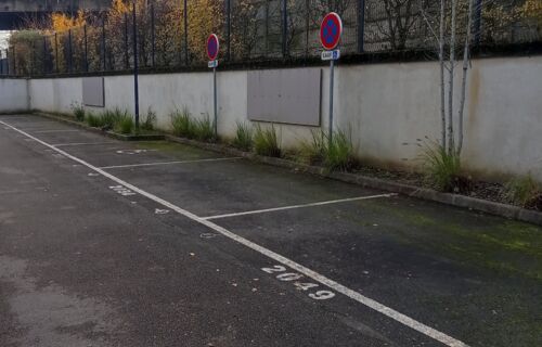 🚗 Location de parkings sécurisés – À 5 minutes du RER C de Bièvres