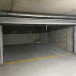 Parking "double box" intérieur avec porte dans quartier sécurisé