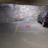Parking 75011 au sein d'un immeuble résidentiel.