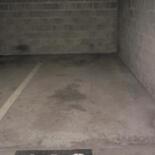 Place de parking couverte sécurisée